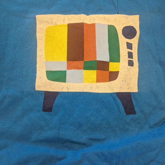 Johnnie B tv t-shirt and plaid mini Boden cargo shorts - Picture 4 of 5